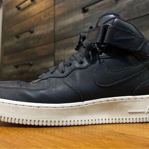 Nike Air Force 1 Mid ‘07 Obsidian White size 10M